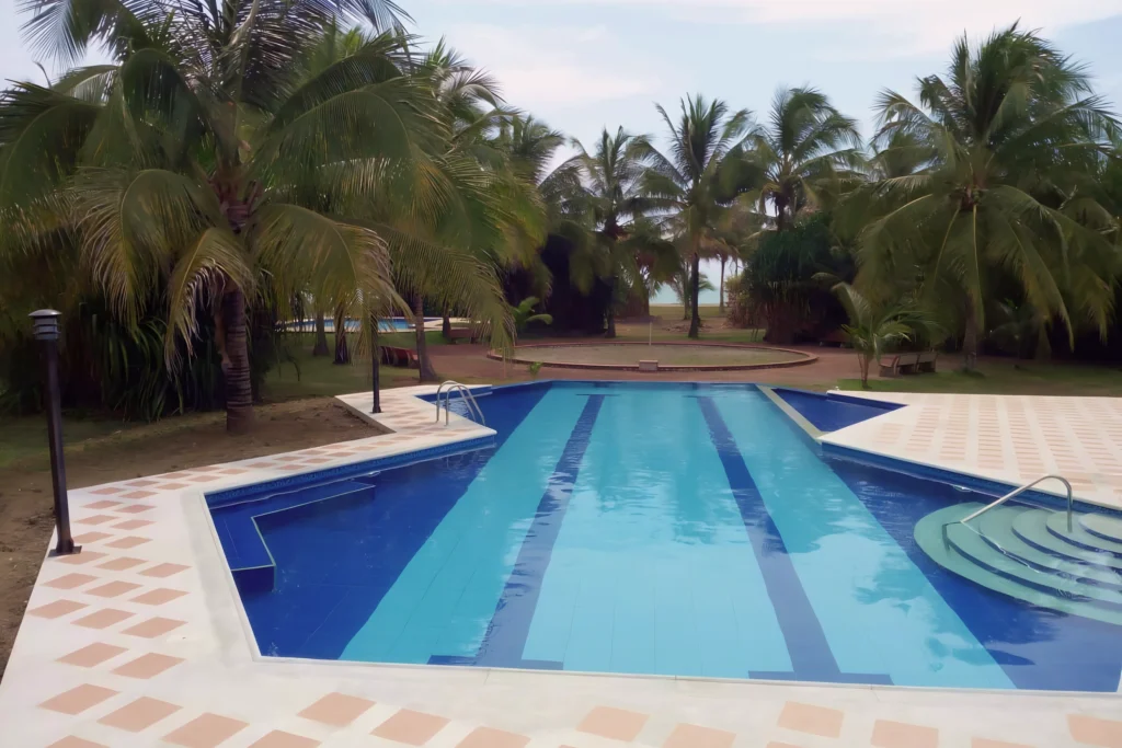 Piscina para hotel construida en Manabí por Piscinas Ecuador